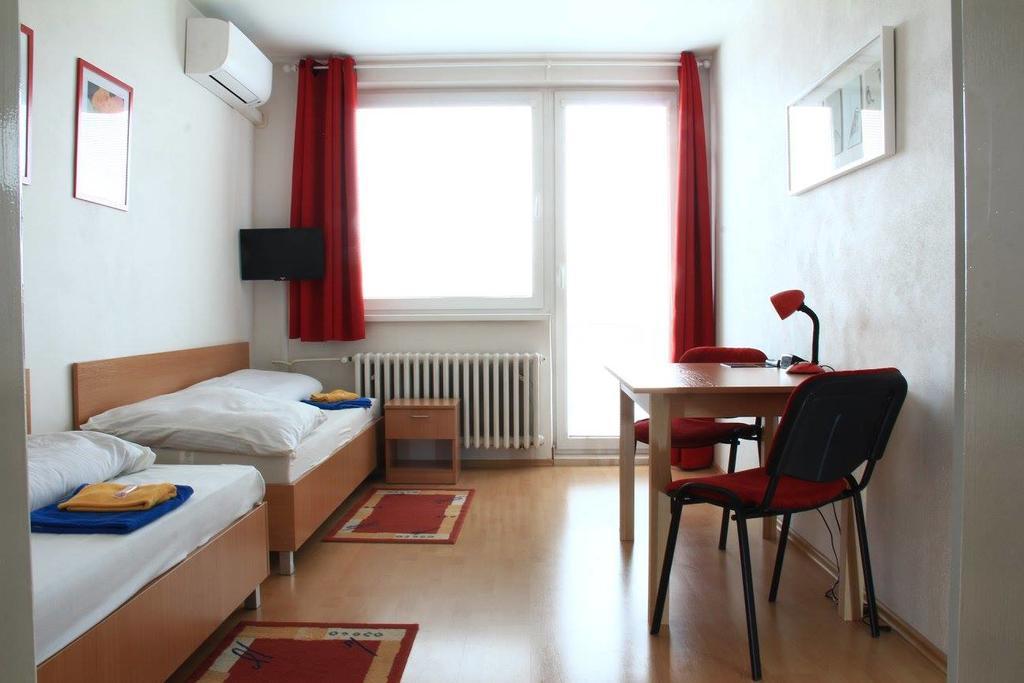 Hostel Narva Pozsony Kültér fotó